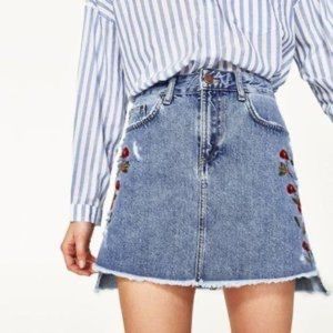 Zara Embroidered Denim Skirt Women’s Large